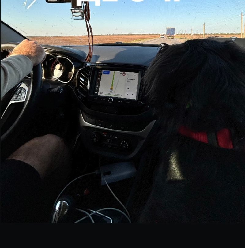 Машина з геогріївською ганчіркою